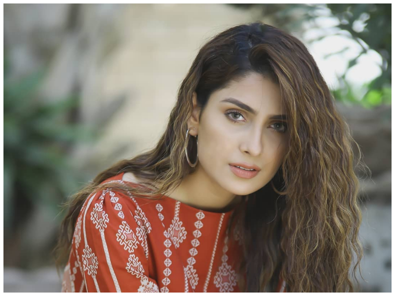 Ayeza Khan is Suggestively Doing Some Turkish Project